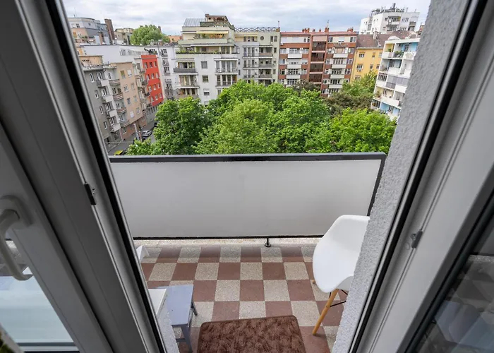 Retro-Metro Apartment